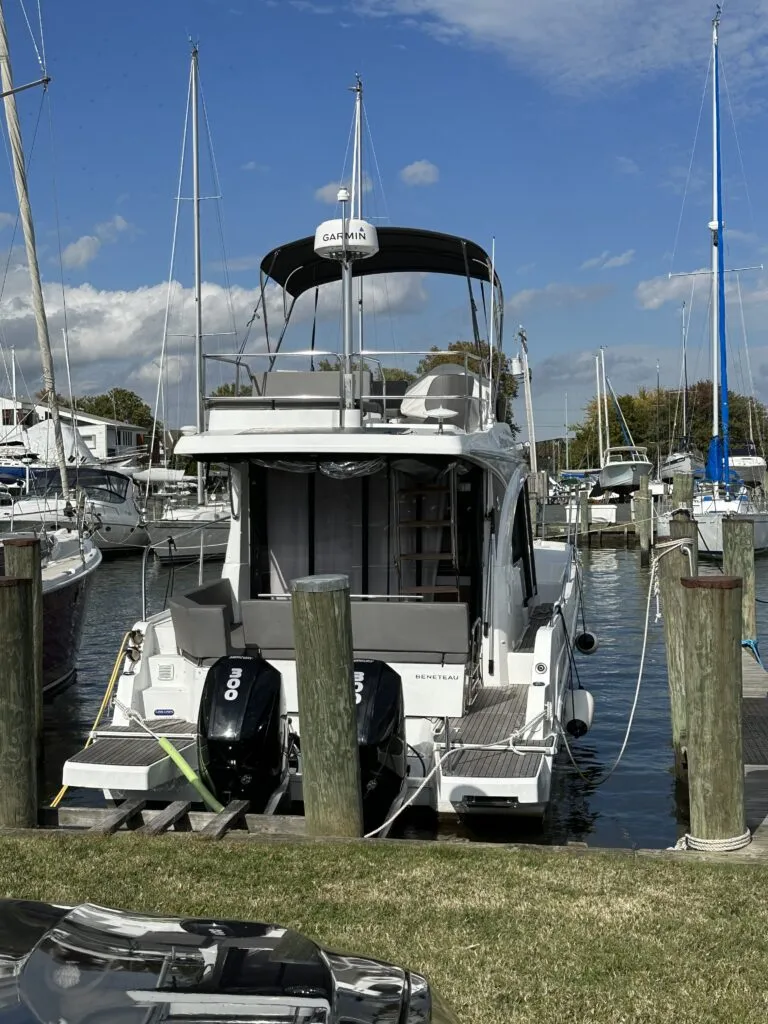 Beneteau Antares 11 Fly cockpit and L-shaped seating