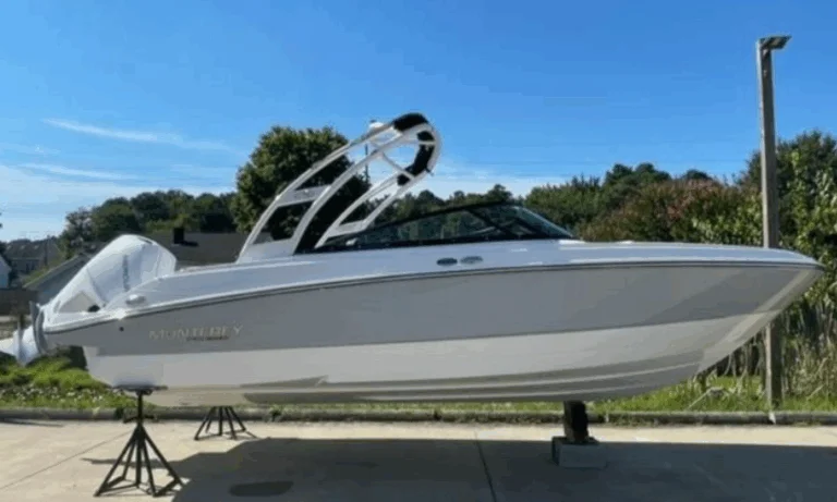 2026 Monterey M-225 with Whisper Grey hull and white bottom