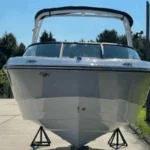 Large Bow for taking big waves smooth