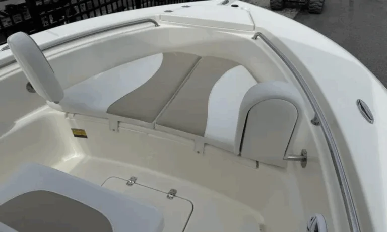Forward bow cushions and backrests on Bulls Bay 200 Center Console