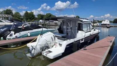 2023-jeanneau-nc-795-cockpit