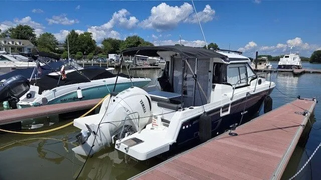 2023-jeanneau-nc-795-cockpit