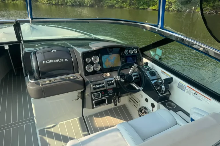 2020 Formula 350 Crossover Bowrider