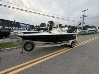2018 Mako 19 CPX